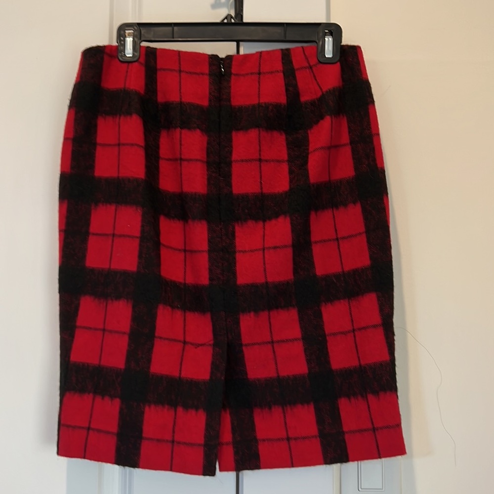 Talbots, Size 4P red and white skirt. Perfect for the holidays. Is furry skirt - Picture 2 of 6